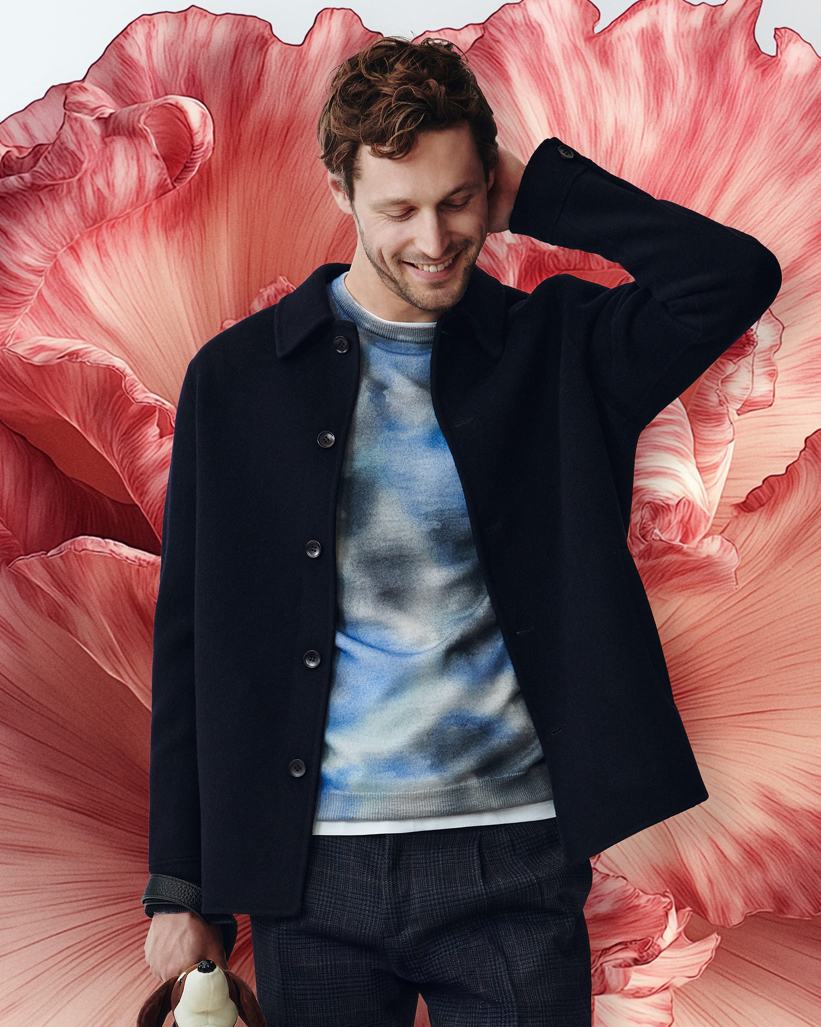 Accessori uomo con sciarpa e berretto senape e borsa a tracolla marrone